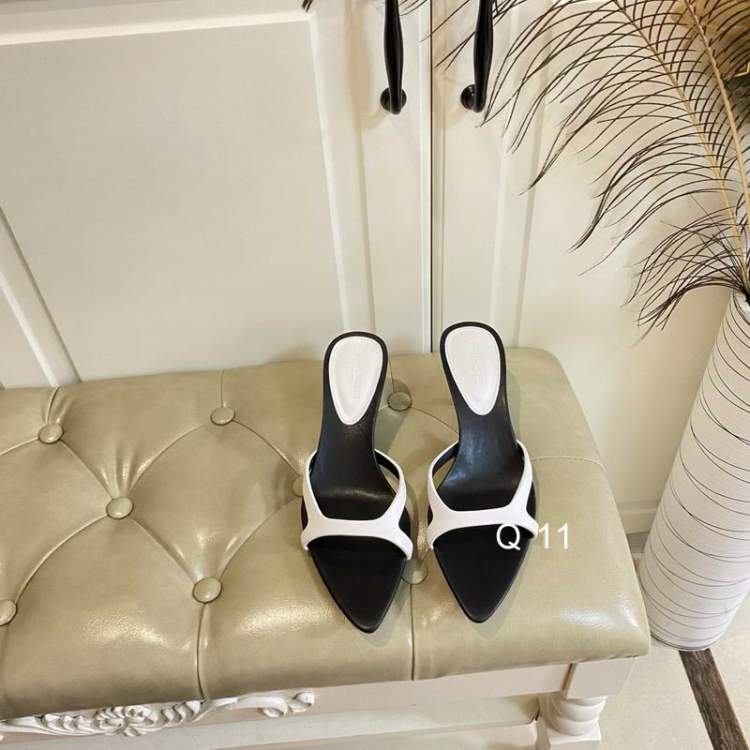Picture of YSL Shoes _SKUYSLsz35-40Y070120690